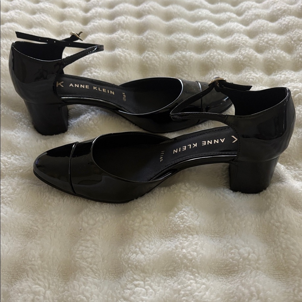 Anne Klein NEW patent Mary Jane block heels New without tag